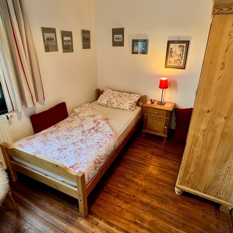 Das Schlafzimmer der Ferienwohnung Nr.  5 für einen schönen Urlaub auf dem Landgut Pfauenhof in der Eifel